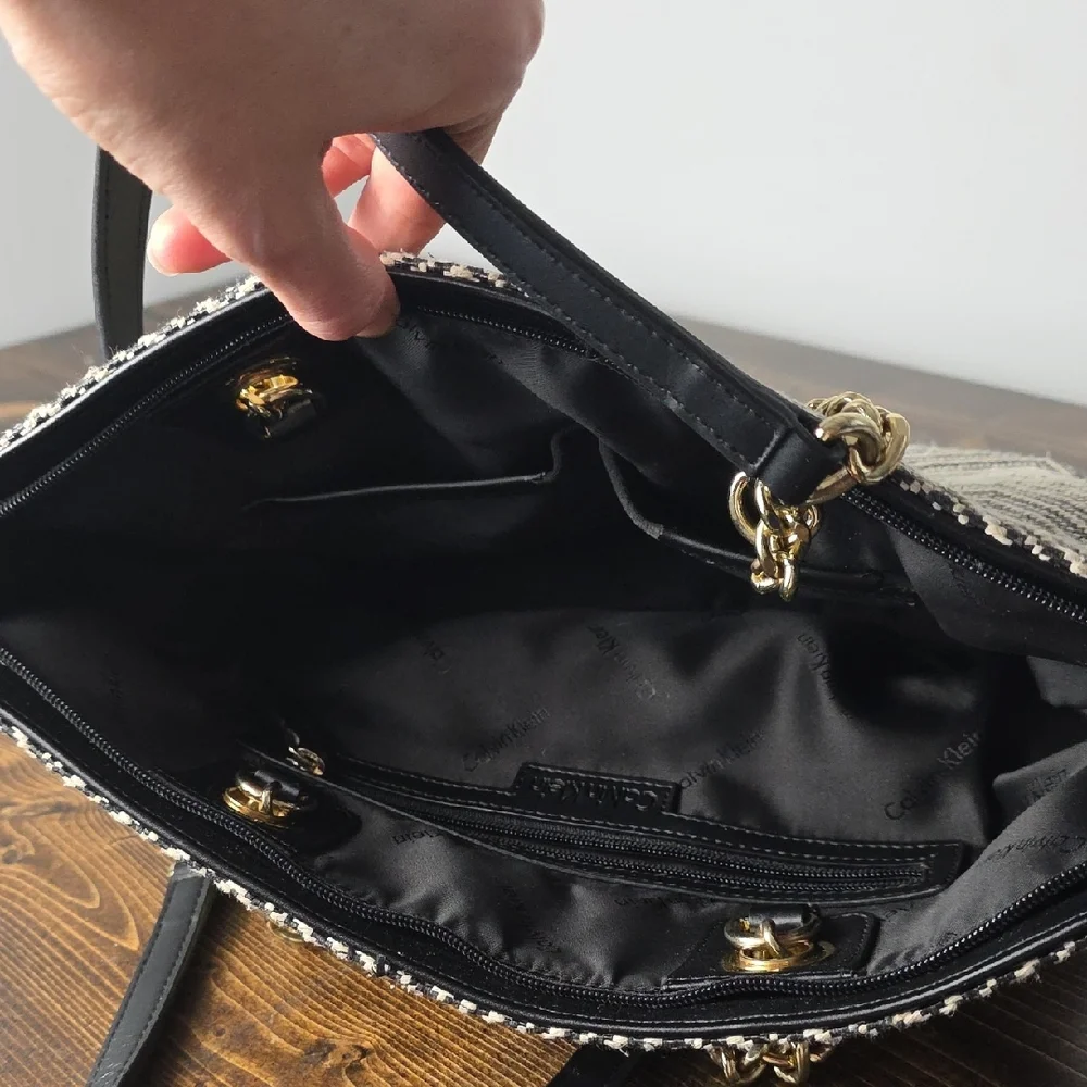 Calvin Klein‎ Black and White Chevron Rurse Hand Bag